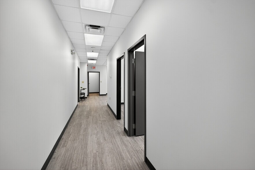 More Photos Of 10 Panas Rd, Foxborough Warehouse For Lease