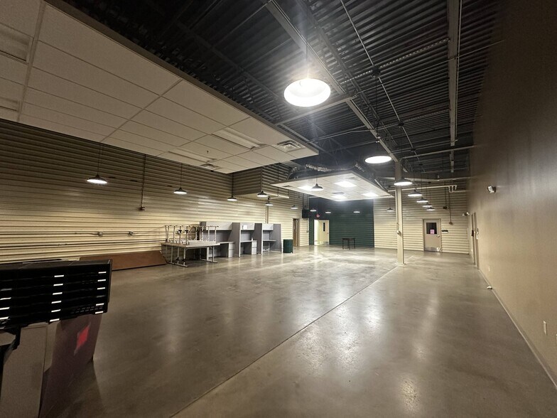 More Photos Of 500 Grand Ave, Joplin Flex For Lease