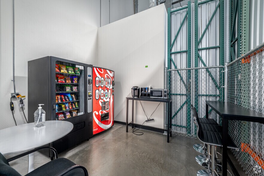 More Photos Of 11179 Banana Ave, Fontana Distribution For Lease