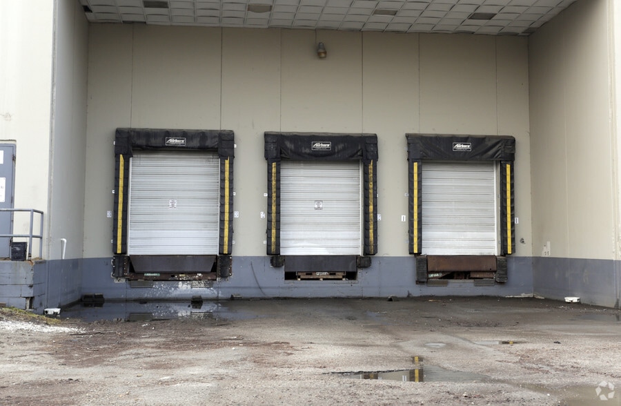 More Photos Of 1030 E New York St, Indianapolis Warehouse For Lease