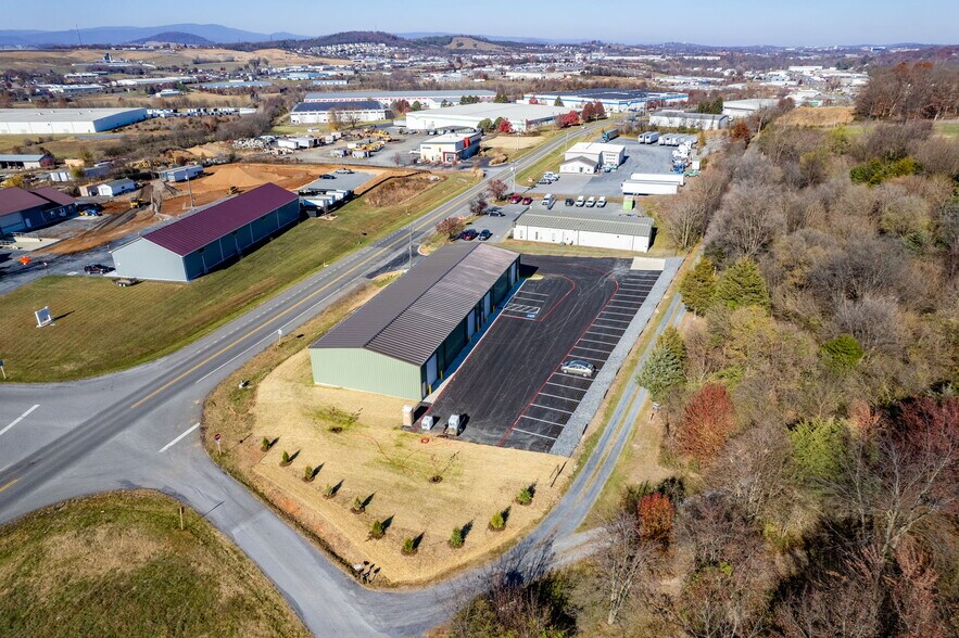 More Photos Of 1571 Pleasants Dr, Mount Crawford Warehouse For Lease