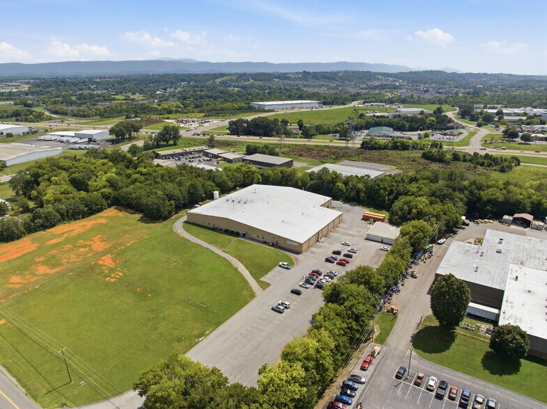 More Photos Of 1709 Henry G. Lane St, Maryville Warehouse For Sale