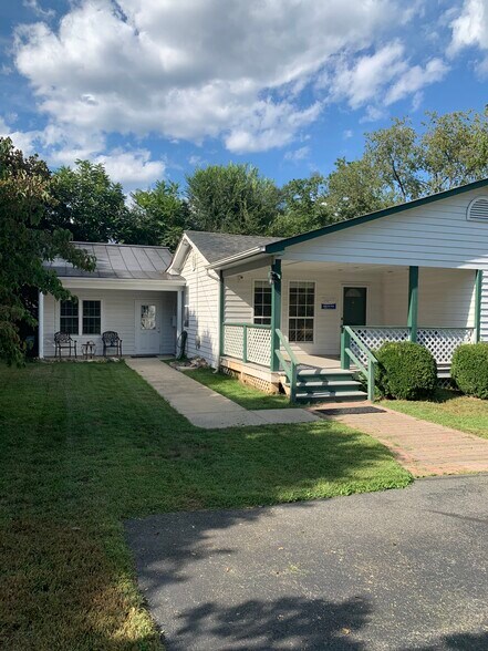 More Photos Of 2471 Rockfish Valley Hwy, Nellysford Office For Sale