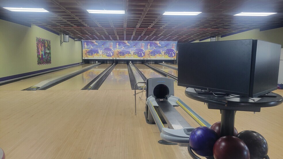 More Photos Of 3156 State St, Caledonia Bowling Alley For Sale