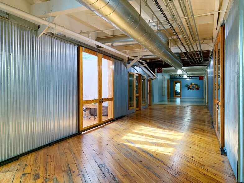 More Photos Of 816 Camaron St, San Antonio Office For Sale