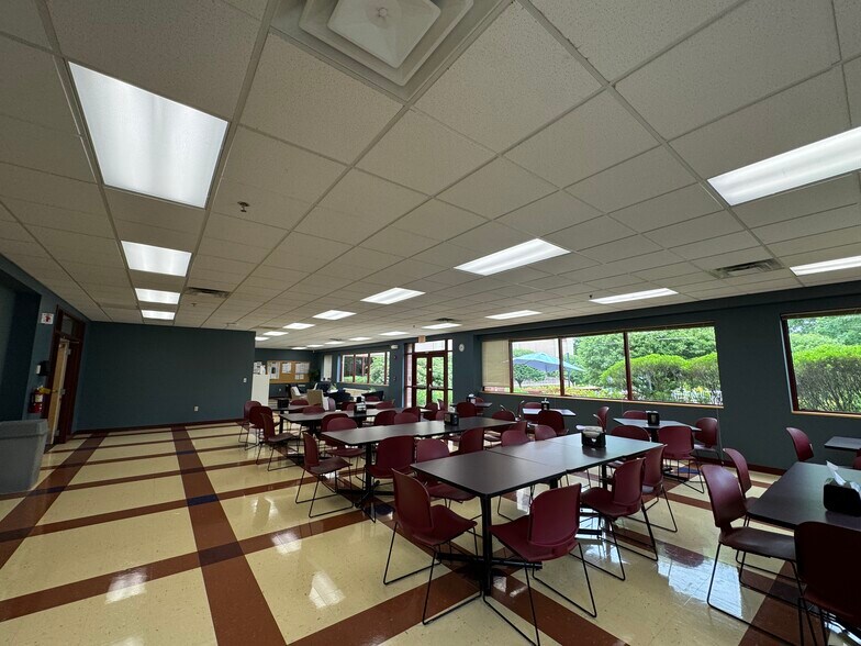 More Photos Of 16 Yankee Candle Way, South Deerfield Medical For Lease