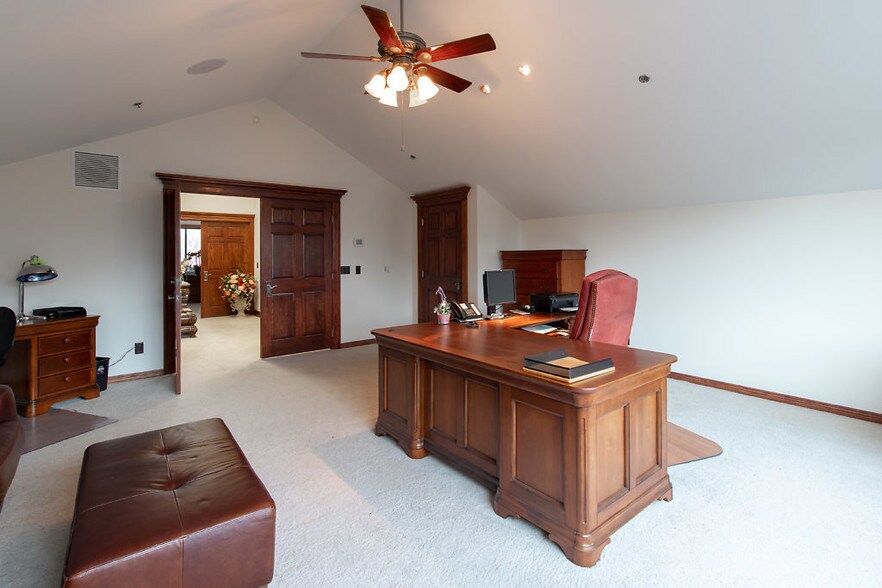 More Photos Of 700 E Main St, Anoka Freestanding For Lease