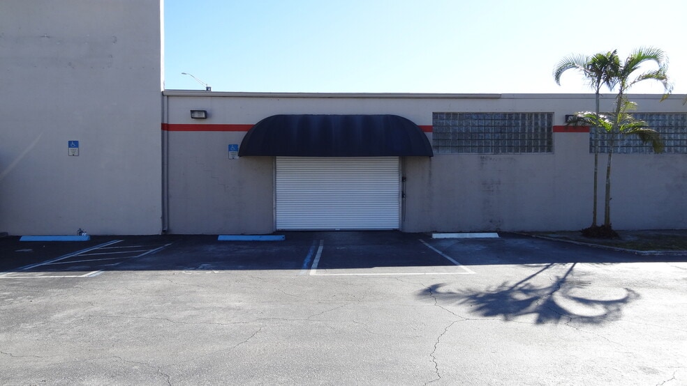 More Photos Of 1815 10th Ave N, Lake Worth Beach Warehouse For Lease