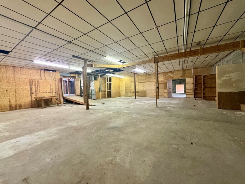 More Photos Of 868 State Route 3 and 12, Hinton Flex For Sale