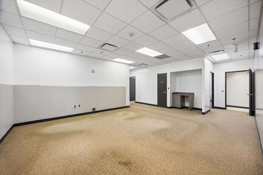 More Photos Of 4450 E Sam Houston Pky S, Pasadena General Retail For Lease