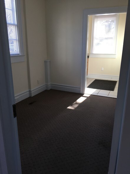 More Photos Of 1821 Cumberland Ave, Charlotte Medical For Lease