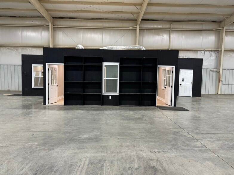 More Photos Of 1817 Baker Rd, High Point Warehouse For Lease