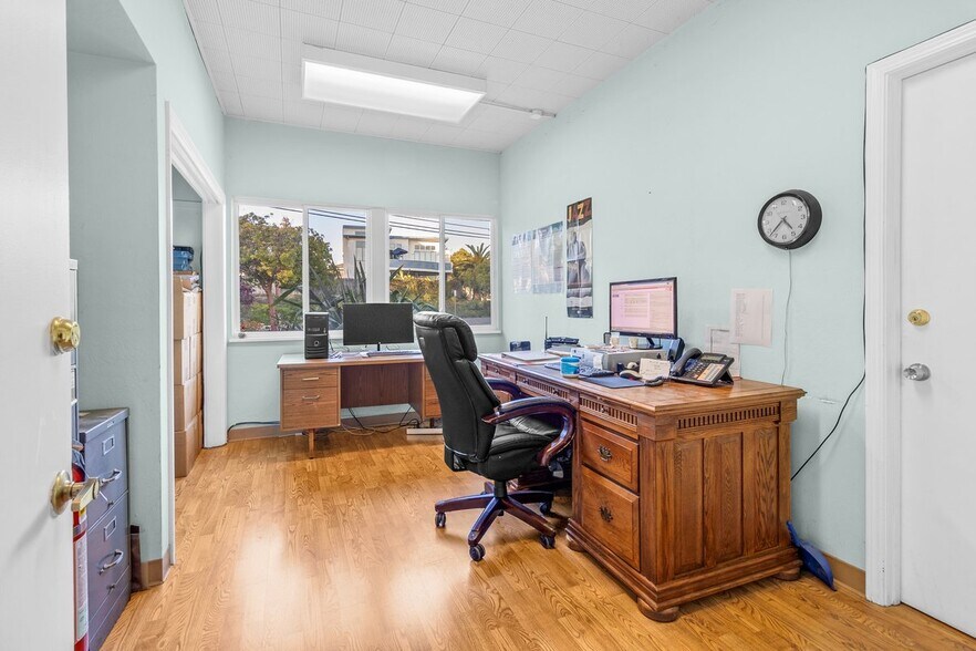 More Photos Of 2300 Portola Dr, Santa Cruz Warehouse For Sale