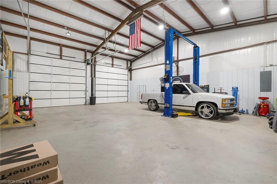 More Photos Of 209 S Broadway St, Stigler Flex For Sale