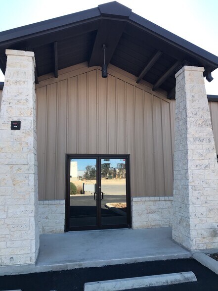 More Photos Of 179 Enterprise Pky, Boerne Flex For Lease