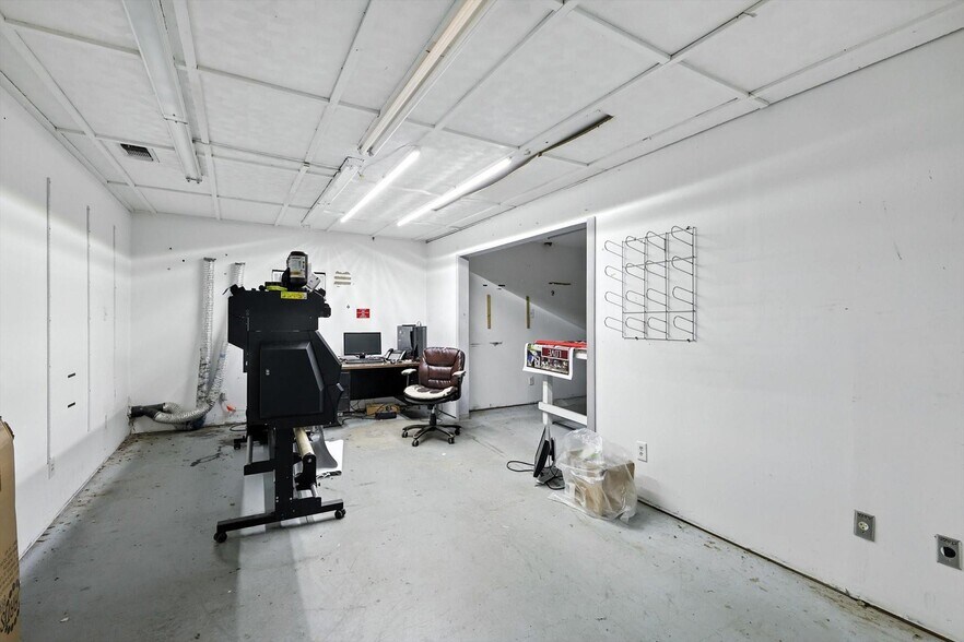 More Photos Of 3000 E Loop 820 S, Fort Worth Warehouse For Sale