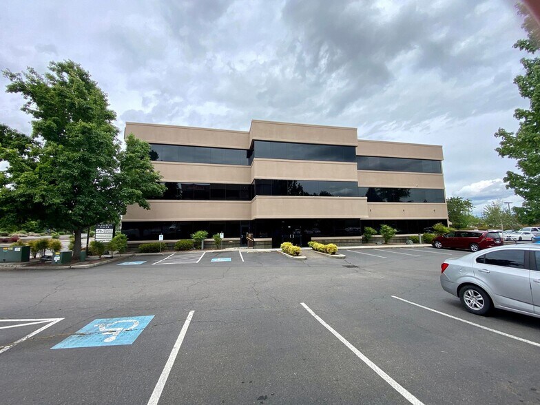 More Photos Of 1555 E McAndrews Rd, Medford Medical For Lease
