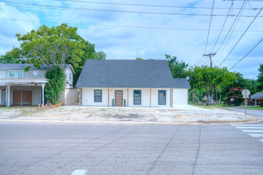Primary Photo Of 4700 Barbara Rd, River Oaks Office For Sale