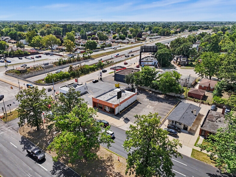 More Photos Of 22976 Outer Dr, Dearborn Flex For Lease