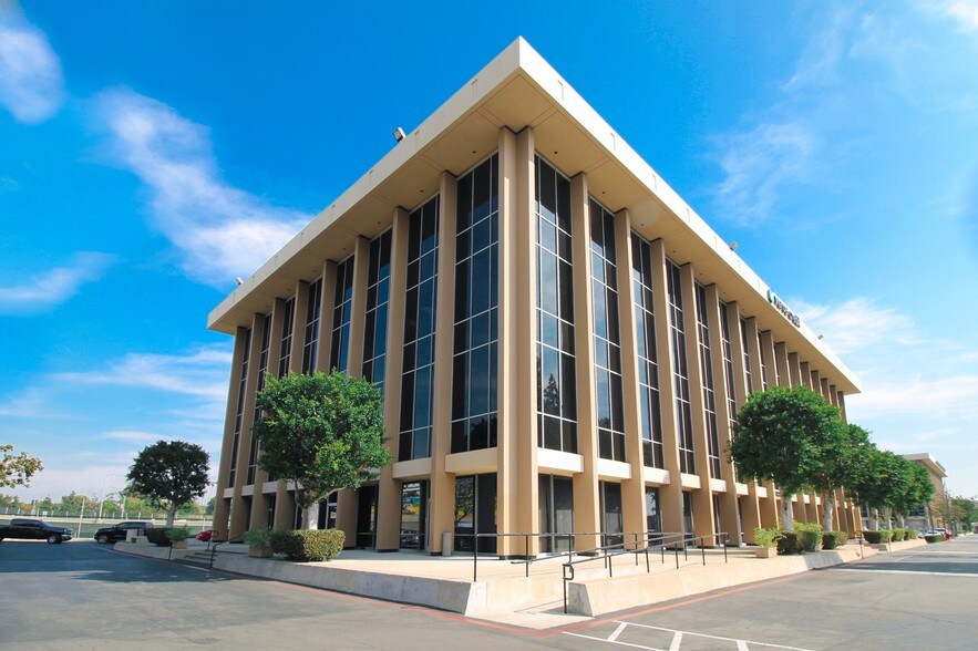 More Photos Of 2333 N Broadway, Santa Ana Office For Lease