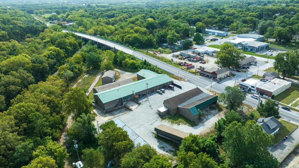 More Photos Of 408 W Main St, Greenwood General Retail For Sale