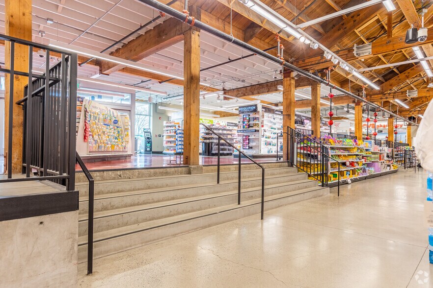 More Photos Of 3031 SE Powell Blvd, Portland Freestanding For Lease