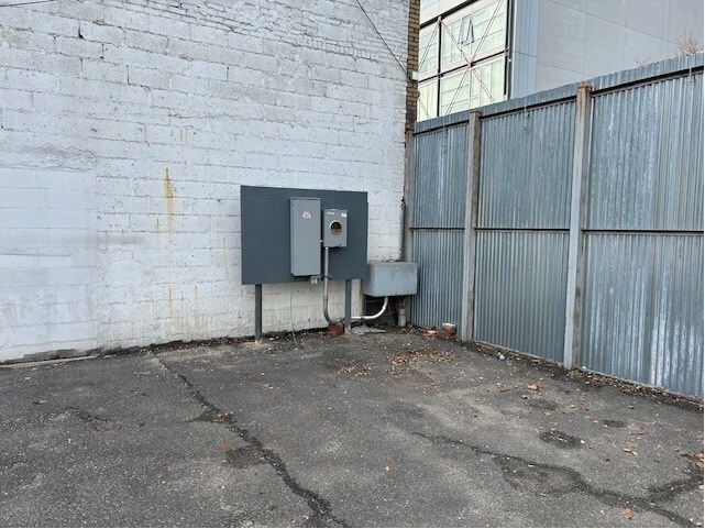 More Photos Of 22 Grattan St, Brooklyn Land For Lease