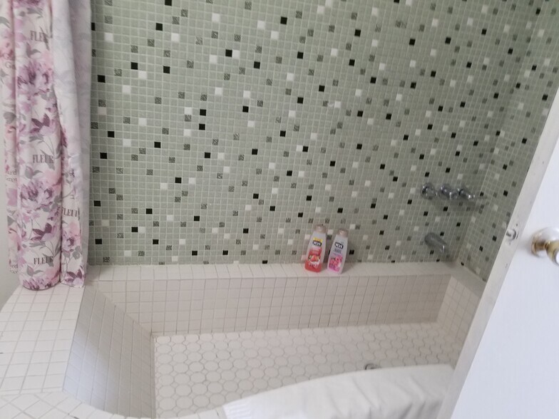 More Photos Of 910 E Sahara Ave, Las Vegas Loft Creative Space For Lease