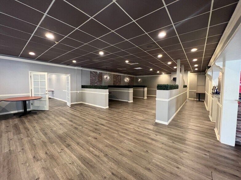 More Photos Of 7050 Winkler Rd, Fort Myers Restaurant For Lease