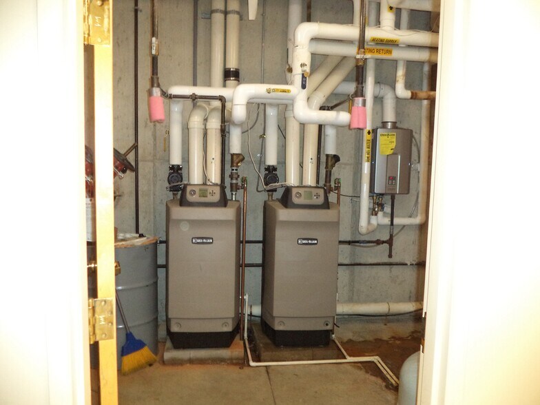 More Photos Of 187 Hampstead Rd, Derry Specialty For Sale