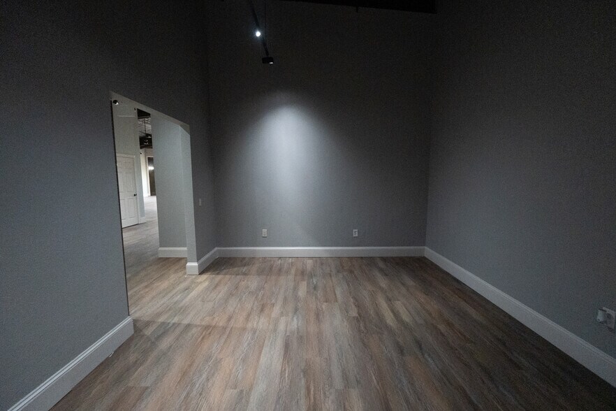 More Photos Of 12633 Shiloh Church Rd, Houston Warehouse For Sale