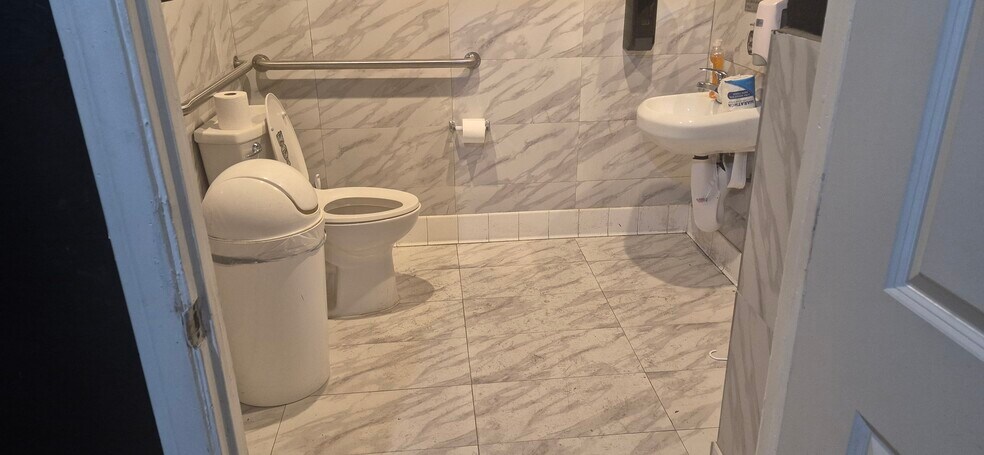 More Photos Of 2626-2630 E Cesar E Chavez Ave, Los Angeles Storefront Retail Residential For Lease