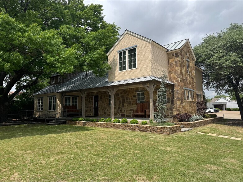 More Photos Of 1414 14th St, Plano Office For Lease