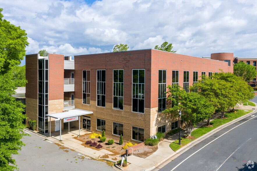 More Photos Of 705 Griffith St, Davidson Medical For Lease