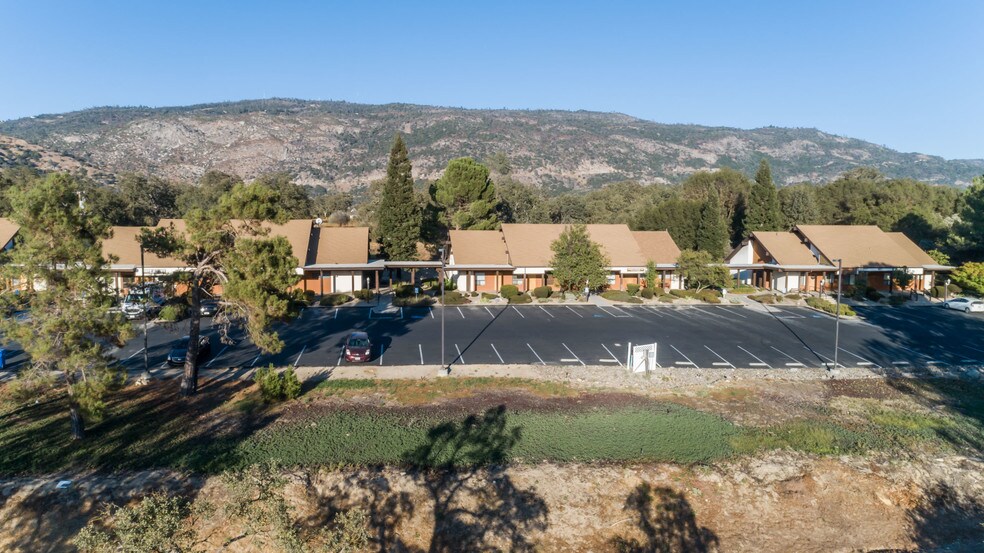 More Photos Of 31975-31985 Lodge Rd, Auberry Medical For Sale