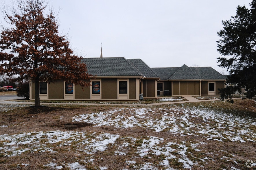 More Photos Of 8865 Bourgade St, Lenexa Religious Facility For Sale
