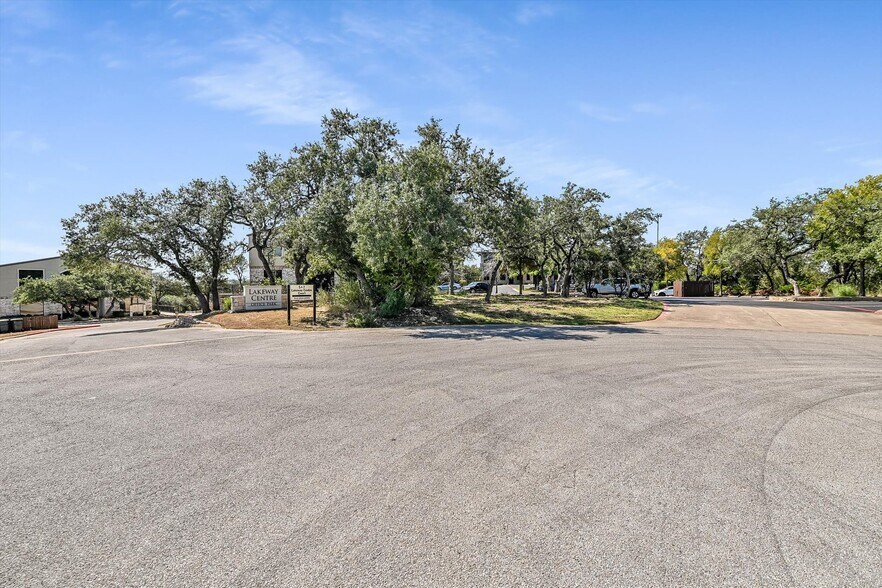 More Photos Of 7 Lakeway Centre Ct N, Lakeway Office For Lease
