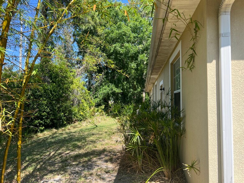More Photos Of 11041-11043 Countryway Blvd, Tampa Office For Lease