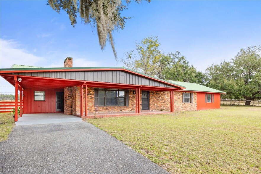 More Photos Of 274 W Kings Hwy, Center Hill Flex For Sale