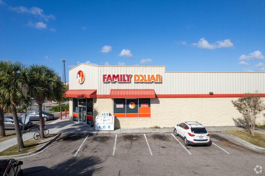 More Photos Of 233 State St E, Jacksonville Freestanding For Lease