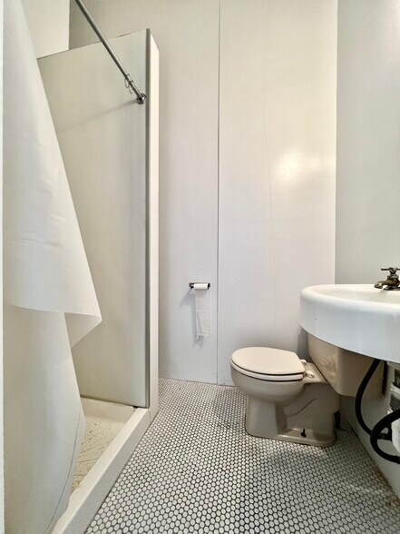 More Photos Of 51-55 Nassau Ave, Brooklyn Loft Creative Space For Lease