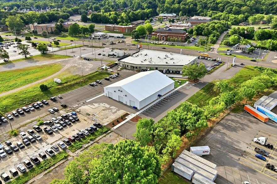 More Photos Of 10001 Kingston Pike, Knoxville Specialty For Lease