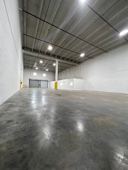 More Photos Of 8705-8795 NW 100th St, Miami Warehouse For Lease