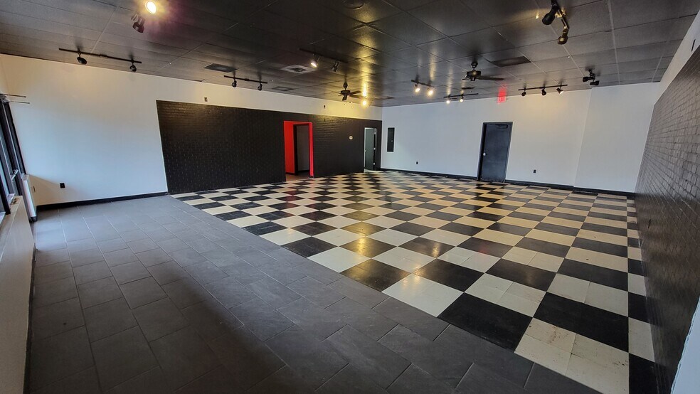 More Photos Of 5245-5251 Commercial St SE, Salem Freestanding For Lease