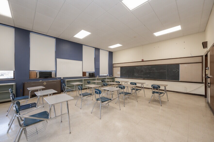 More Photos Of 200 S Oak Park Ave, Oak Park Schools For Sale