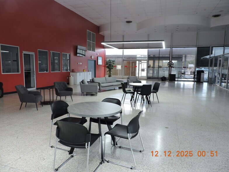 More Photos Of 8301 Beechnut St, Houston Freestanding For Lease