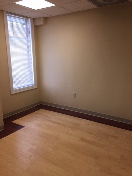 More Photos Of 9506 Hospital Ave, Nassawadox Medical For Sale