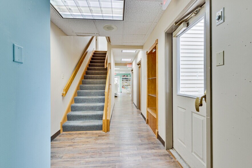 More Photos Of 16962 Manchester Rd, Grover Office For Lease