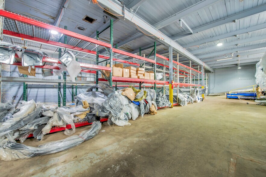 More Photos Of 7075 Lyndon St, Detroit Warehouse For Sale