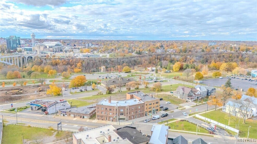 More Photos Of 524 Main St, Niagara Falls Industrial For Lease